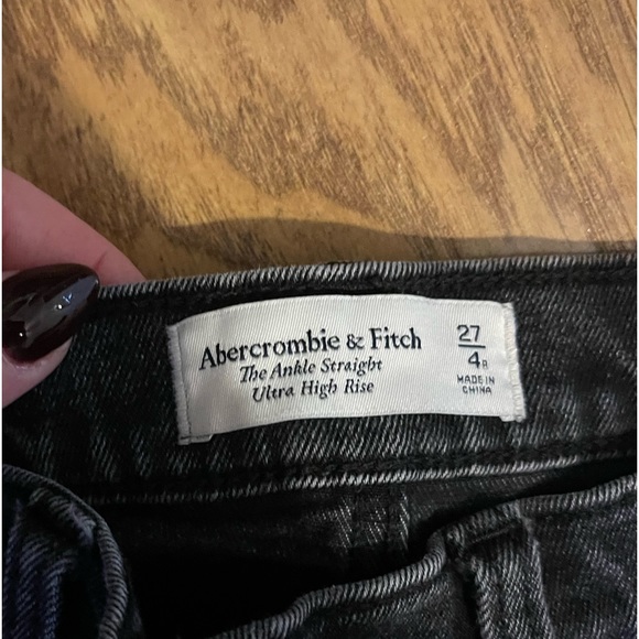 Abercrombie Straight Ankle Jeans - Picture 2 of 2